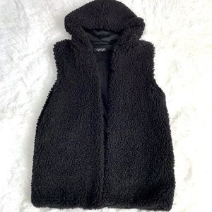 EUC Trouvé Soft Faux Sherpa Hooded Vest